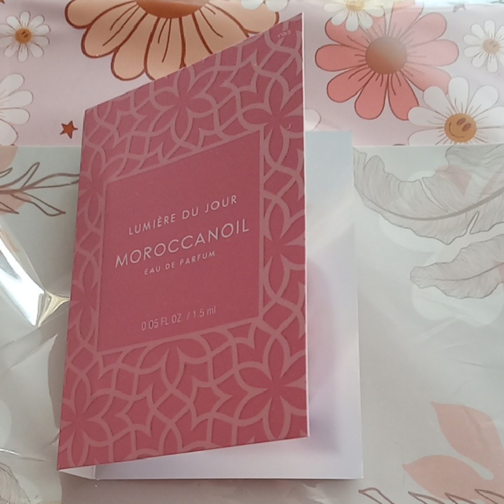 ***SOLD ON Ⓜ️***Moroccanoil Lumière du Jour Sample - Pink